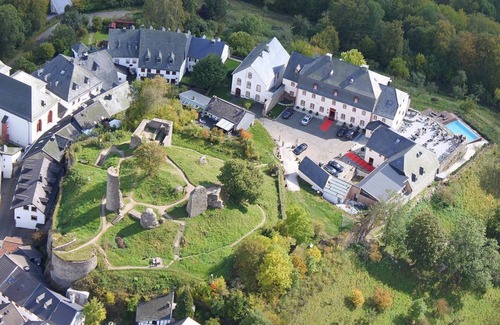 Kronenburg Maison | Romantic double room - Burghaus and Villa Kronenburg
