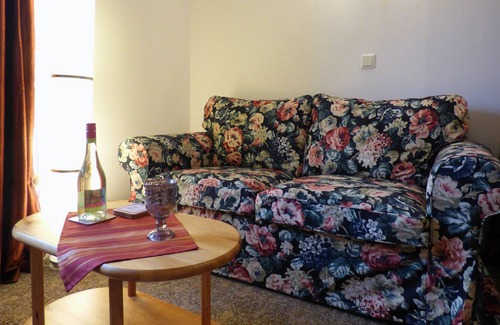 Dreschvitz Appartement | Romantic double room with four-poster bed, breakfast possible