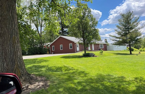 Rockton Maison | Romantic escape. Situated on 9 hole Red Barn golf course with TopTracer range