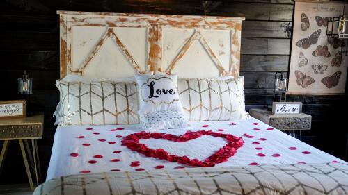 Dobson Chalet De Ski | Romantic Escapes in this Stunning A-Frame in North Carolina with Access to a Private Hot Tub and Fire Pit
