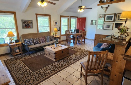 Leakey Maison | Romantic Frio Getaway