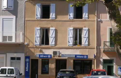Saint-Chinian Appartement | Escapade romantique sur la place de Saint-Chinian avec une marche fantastique et du vin