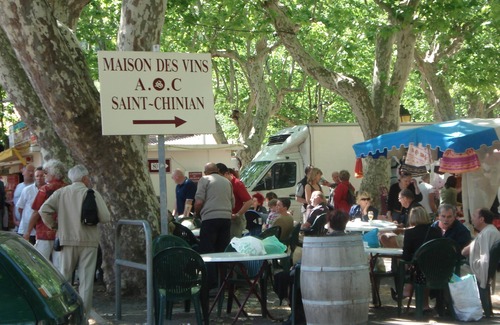 Saint-Chinian Appartement | Escapade romantique sur la place de Saint-Chinian avec une marche fantastique et du vin