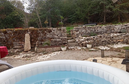 Crayssac Appartement | Romantic gite: Cinta Kamu, a sacred setting for the soul and couples.