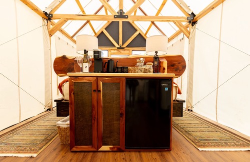 Sulphur Springs Cabine | Romantic Glamping for Two complete with Two Person Jacuzzi and Outdoor Shower