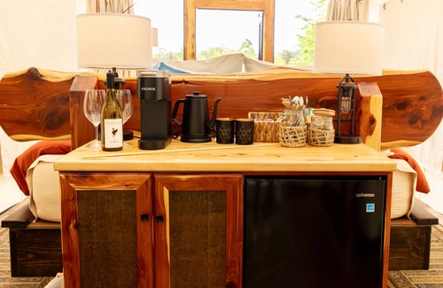Sulphur Springs Cabine | Romantic Glamping for Two complete with Two Person Jacuzzi and Outdoor Shower