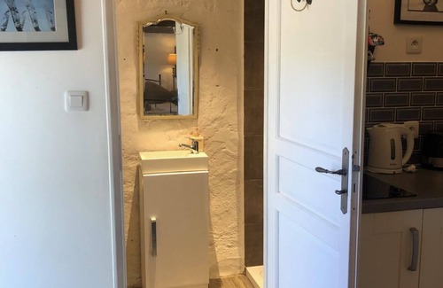 Brigueil-le-Chantre Appartement | Romantic hideaway for 2 by a Medieval Chateau with pool