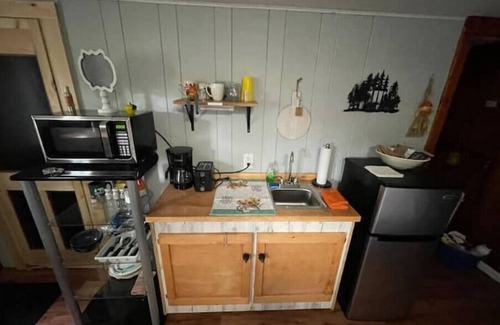 Warrensburg Appartement | Romantic Hideaway- 6 Minutes from Lake George