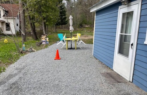 Warrensburg Appartement | Romantic Hideaway- 6 Minutes from Lake George