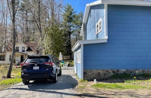 Warrensburg Appartement | Romantic Hideaway- 6 Minutes from Lake George