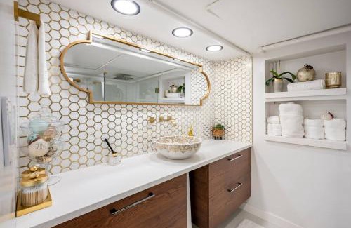 Stamford Appartement | Romantic Hideout 1Bedroom Lower Level