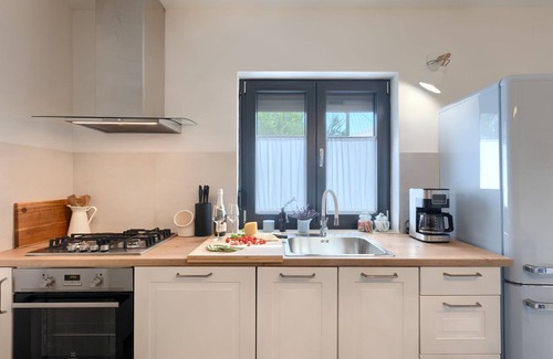 Mali Vareski Maison | Maison de vacances romantique avec jacuzzi, BBQ, WiFi