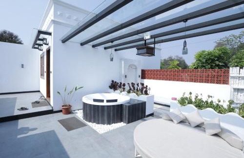 Denkanikota Maison | Romantic Jacuzzi Villa in Bangalore - Juliet Vista
