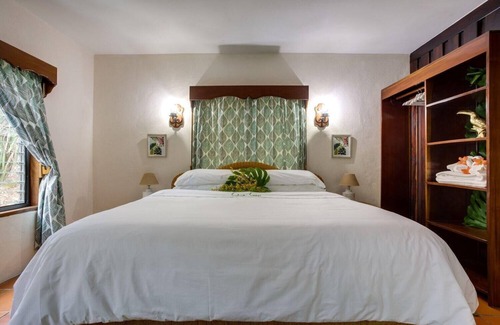 Negroman Station Balnéaire | Romantic Jungle Suite w/ Lush Tropical Views, Private Bath, and Air Conditioning