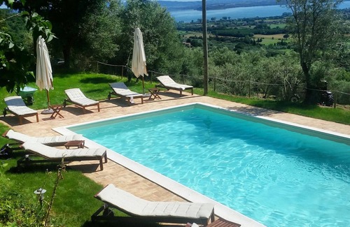 Tuoro sul Trasimeno Maison | Romantic lake view, spacious cottage (sleeps 2-4) Tuscany/Umbria