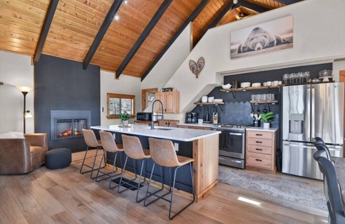 Divide Cabine | Romantic Lakefront Cabin with views