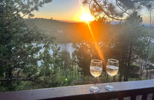 Divide Cabine | Romantic Lakefront Cabin with views