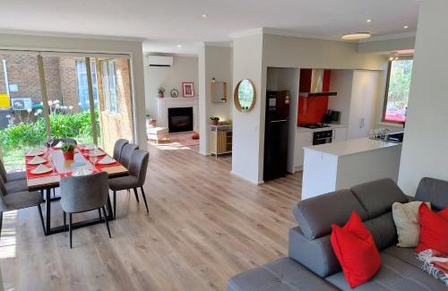 Glen Waverley Maison | Romantic lakehouse at Glen Waverley