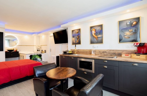 Saint-Assiscle Appartement | Romantic love room - 2-seater Jacuzzi