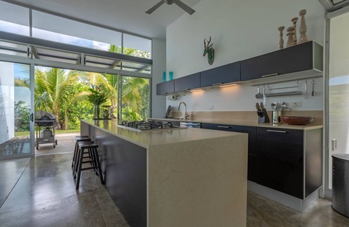 Ballena Maison | Pool, A/C, ocean view, fiber optic, 10 minutes to beaches/restaurants/tours!