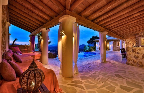 Santa Eulalia del Rio Villa | Villa de luxe romantique près de la ville d'Ibiza avec vue imprenable sur le coucher de soleil