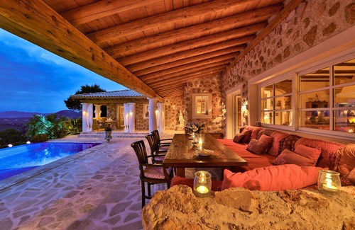 Santa Eulalia del Rio Villa | Villa de luxe romantique près de la ville d'Ibiza avec vue imprenable sur le coucher de soleil