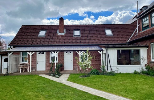 Jork Appartement | Romantic maisonette for 2 - with apple orchard view & box-spring bed