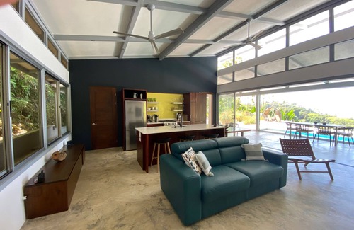 Ballena Maison | Romantic mountain retreat with views of the Whale’s Tail and the Pacific Ocean