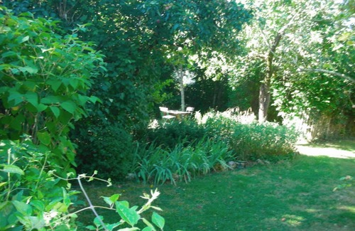 Varaignes Maison | Gite de charme, calme, jardin cloture, piscine a partager, au Périgord
