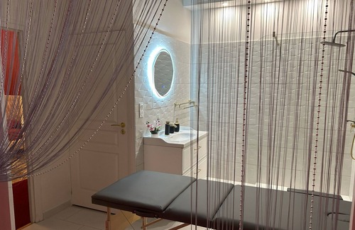 Estagel Lit Et Petit-Déjeuner | Romantic Room&SPA in an 18th-century Mediterranean winegrower's house