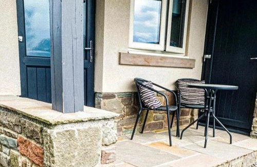 Fossoway Maison | Romantic Rural Lodge - Private Outdoor Kitchen & Cosy Covered Lounge - Perth and Kinross - Hot Tub not included