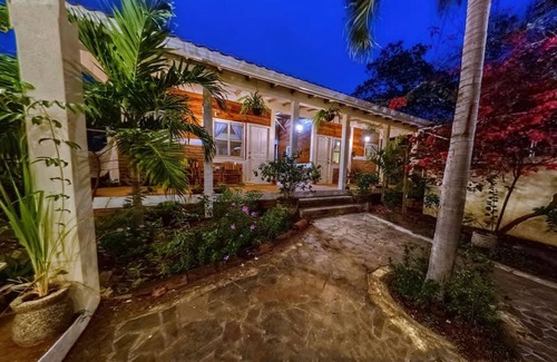 Pochomil Appartement | Romantic Seaside Casita w Pool AC Fire Sunsets