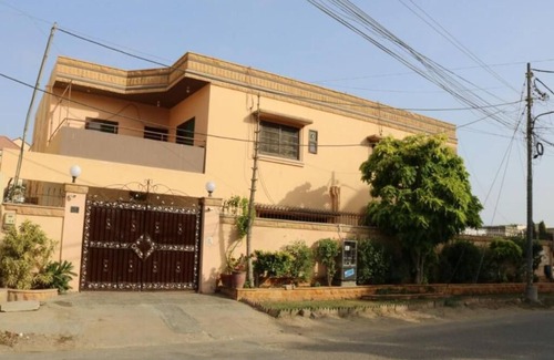 Karachi Maison | Romantic Spanish villa w/hot tub — 5 min from the beach!