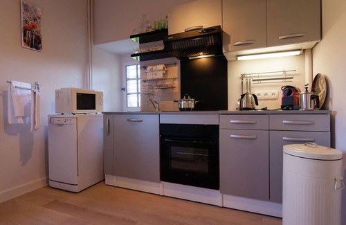 Chalais Appartement | Vieux château à Chaleix avec piscine commune