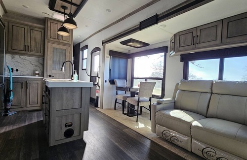 Alvord Maison | Romantic Stay in Beautiful New RV on 30 Acres