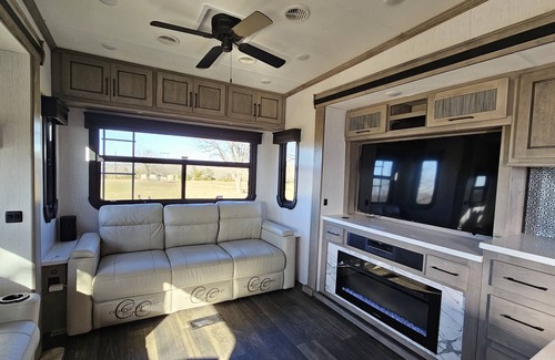 Alvord Maison | Romantic Stay in Beautiful New RV on 30 Acres