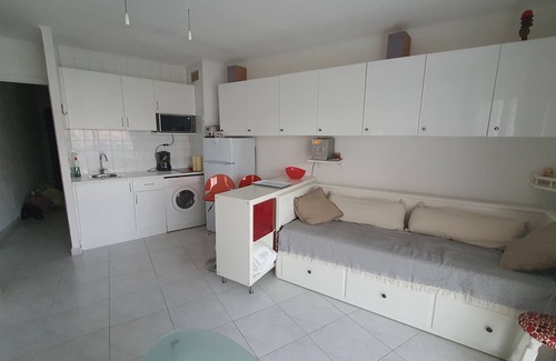 Santa Margarida Appartement | STUDIO ROMANTIQUE avec grande terrasse devant piscine et canal, parking vélo