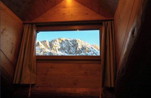 Cortina d'Ampezzo Appartement | Suite Faloria - ensoleillée, Wi-Fi, balcon, parking, bus à 130 mètres