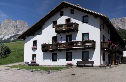 Cortina d'Ampezzo Appartement | Suite Faloria - ensoleillée, Wi-Fi, balcon, parking, bus à 130 mètres