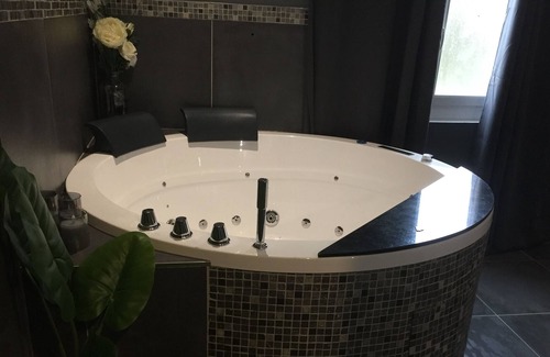 Sernhac Appartement | suite romantique le cocoon