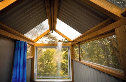 Aongatete Cabine | Romantic Tranquil Tui Treehouse