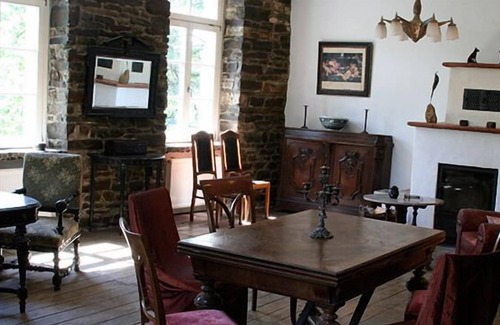Schladern Maison | Vacances romantiques dans la plus ancienne école de survivant directement à la victoire de sentier de la nature