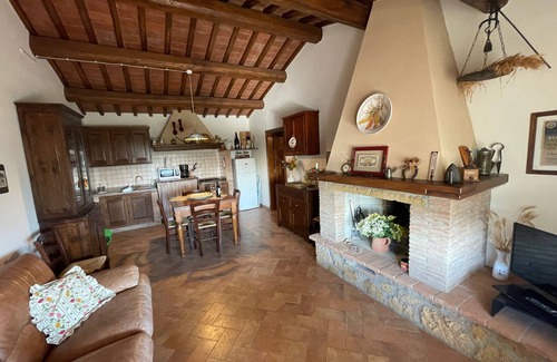 Guardistallo Cottage | Maison romantique et bien équipée pour se détendre!