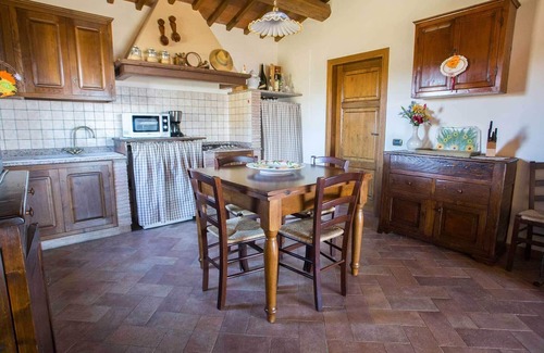 Guardistallo Cottage | Maison romantique et bien équipée pour se détendre!