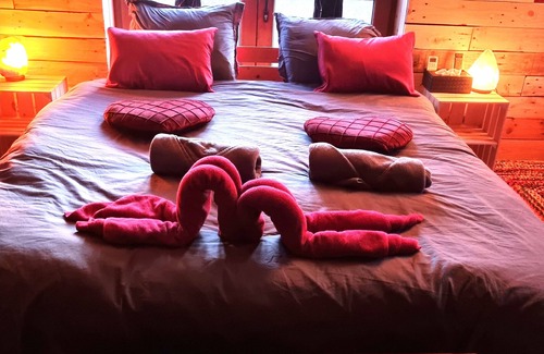 Verlaine Lit Et Petit-Déjeuner | Chambre d'hôtes Wellness romantique avec sauna, bain à remous et jacuzzi !