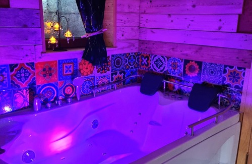 Verlaine Lit Et Petit-Déjeuner | Chambre d'hôtes Wellness romantique avec sauna, bain à remous et jacuzzi !
