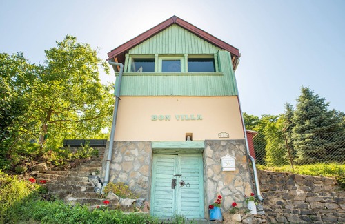 Zalaszentgrot Maison | Romantic wine cottage up hill country side near forest trails