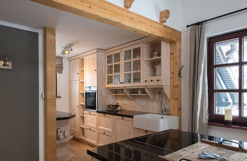 Neuastenberg Maison | ROMANTIKHÜTTE NEUASTENBERG - wood-burning stove, sauna and cozy factor
