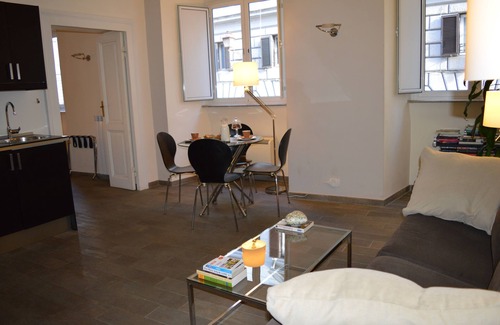 Rione V Ponte Appartement | Rome: Tres Central, Moderne, Entierement Renovee