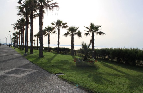 Rometta Marea Appartement | Rometta Marea: grenier avec terrasse à 250 mètres de la plage